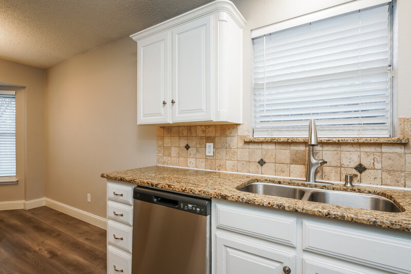 1,975/Mo, 813 Globe Ave Blue Mound, TX 76131 Kitchen View 2