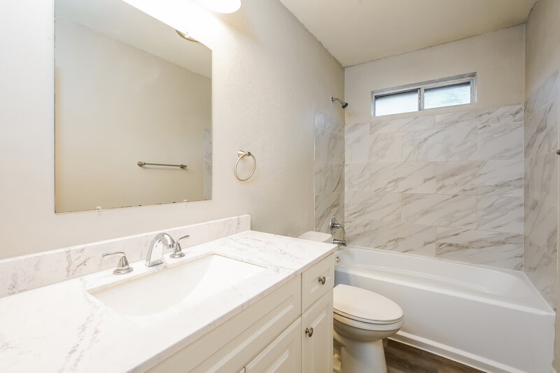 1,975/Mo, 813 Globe Ave Blue Mound, TX 76131 Bathroom View