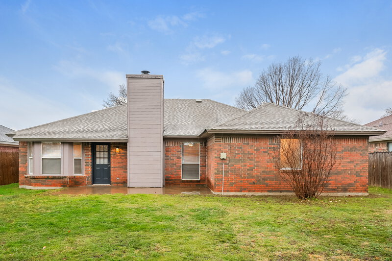 1,975/Mo, 813 Globe Ave Blue Mound, TX 76131 Rear View