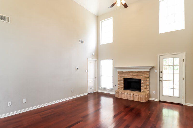2,745/Mo, 617 Fern Dr Desoto, TX 75115 Living Room View 2