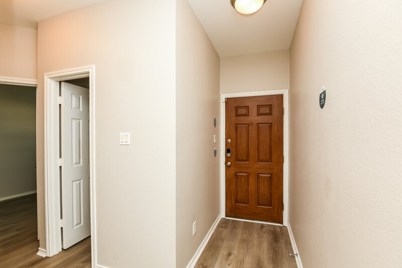 2,035/Mo, 7975 Los Alamitos Ln Fort Worth, TX 76140 Foyer View