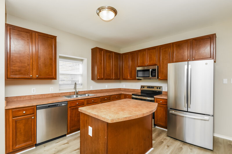 2,035/Mo, 7975 Los Alamitos Ln Fort Worth, TX 76140 Kitchen View 2