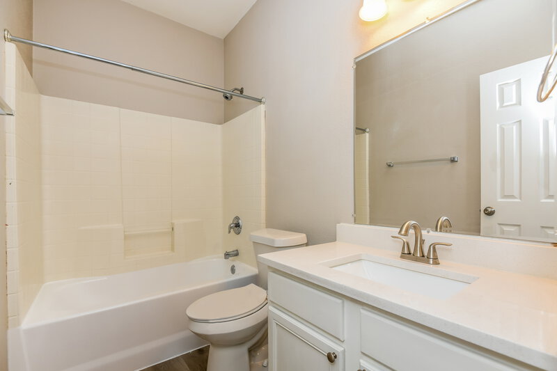2,035/Mo, 7975 Los Alamitos Ln Fort Worth, TX 76140 Bathroom View