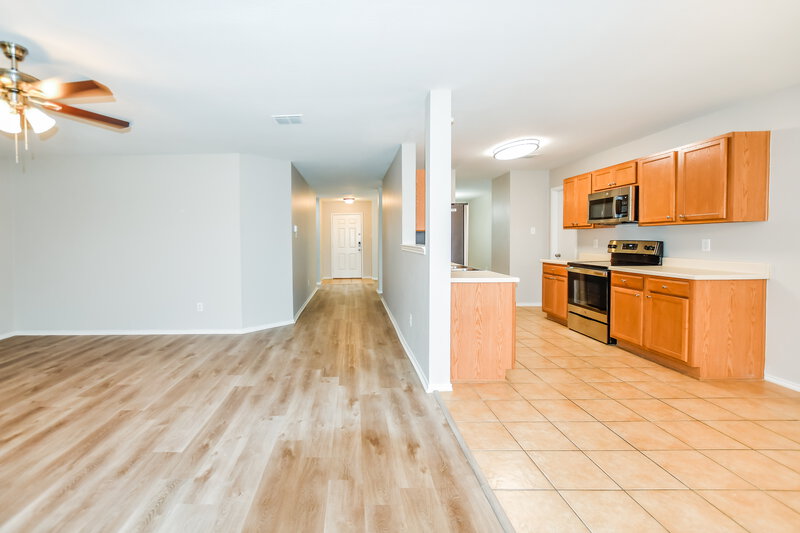 2,120/Mo, 1056 Bumble Bee Dr Lancaster, TX 75134 Living Room View