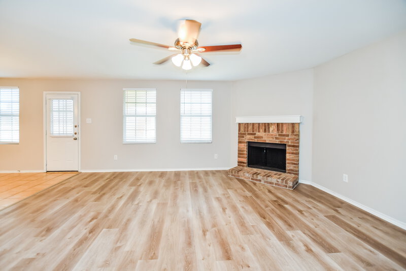 2,120/Mo, 1056 Bumble Bee Dr Lancaster, TX 75134 Living Room View 3