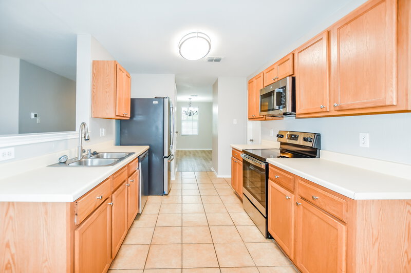 2,120/Mo, 1056 Bumble Bee Dr Lancaster, TX 75134 Kitchen View