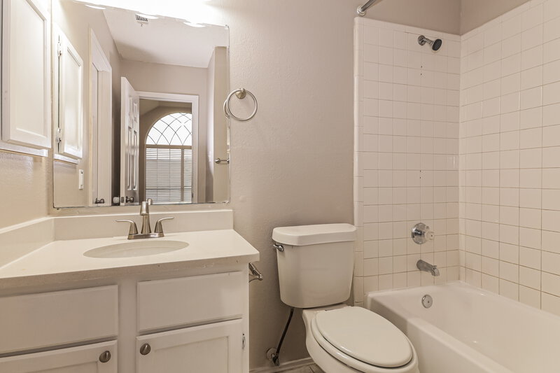 2,150/Mo, 2840 Helen Ln Mesquite, TX 75181 Bathroom View
