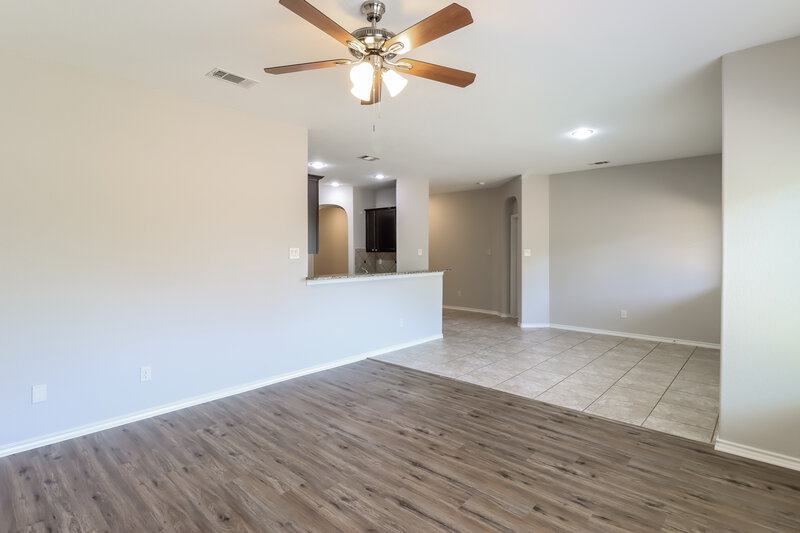 2,465/Mo, 647 Alexander St Grand Prairie, TX 75051 Living Room View