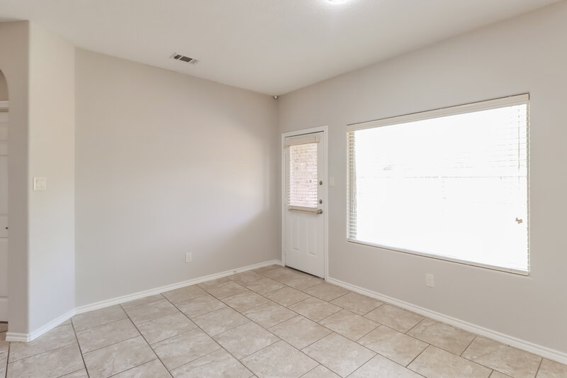 2,465/Mo, 647 Alexander St Grand Prairie, TX 75051 Living Room View 2