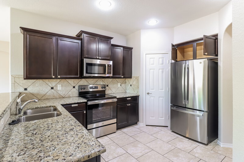 2,465/Mo, 647 Alexander St Grand Prairie, TX 75051 Kitchen View