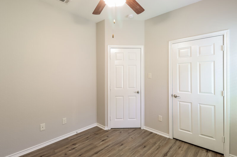 2,465/Mo, 647 Alexander St Grand Prairie, TX 75051 Bedroom View 2