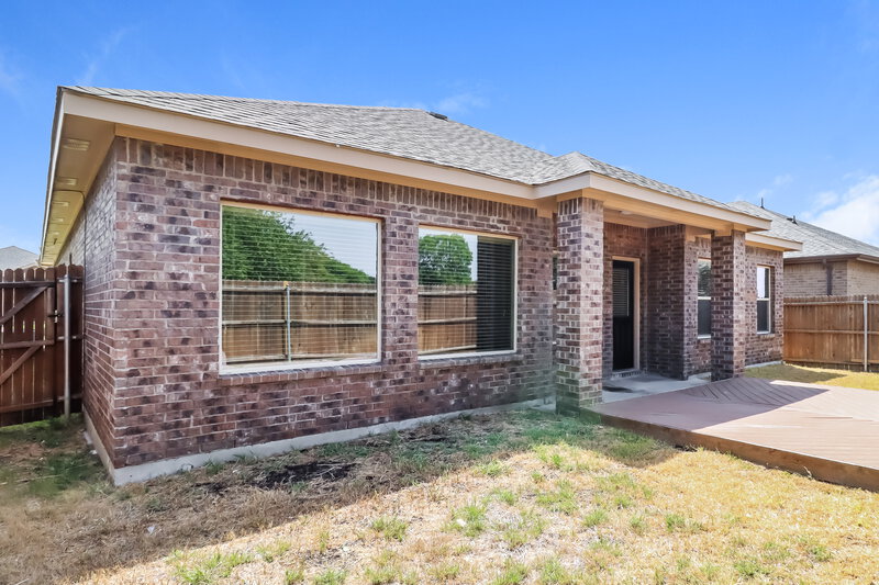 2,465/Mo, 647 Alexander St Grand Prairie, TX 75051 Rear View