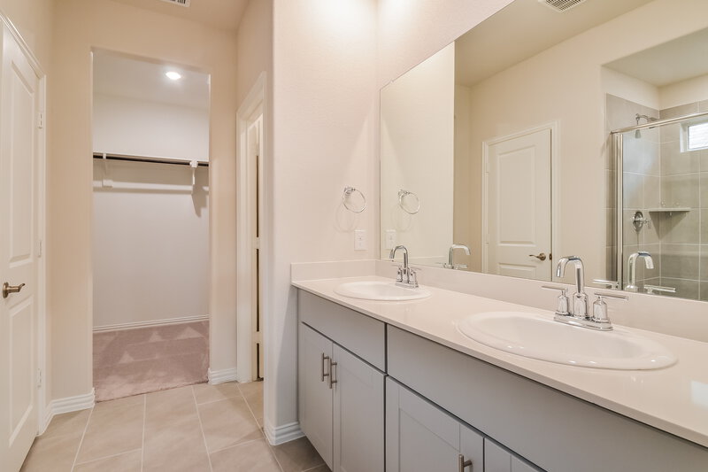 1,990/Mo, 3101 Renaissance Drive Denton, TX 76207 Main Bathroom View