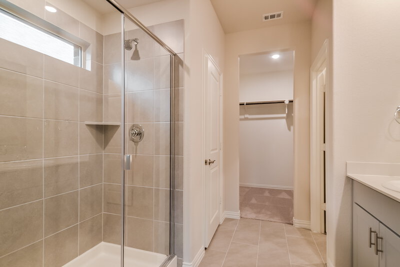 1,990/Mo, 3101 Renaissance Drive Denton, TX 76207 Main Bathroom View 2