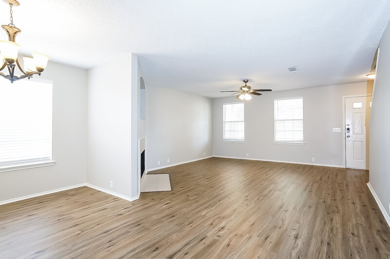 2,595/Mo, 1605 Columbia Dr Glenn Heights, TX 75154 Living Room View