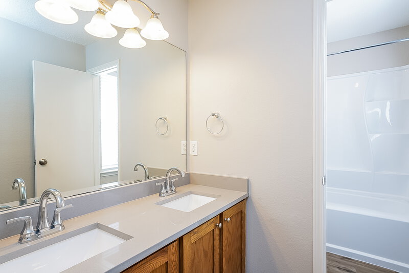 2,595/Mo, 1605 Columbia Dr Glenn Heights, TX 75154 Bathroom View