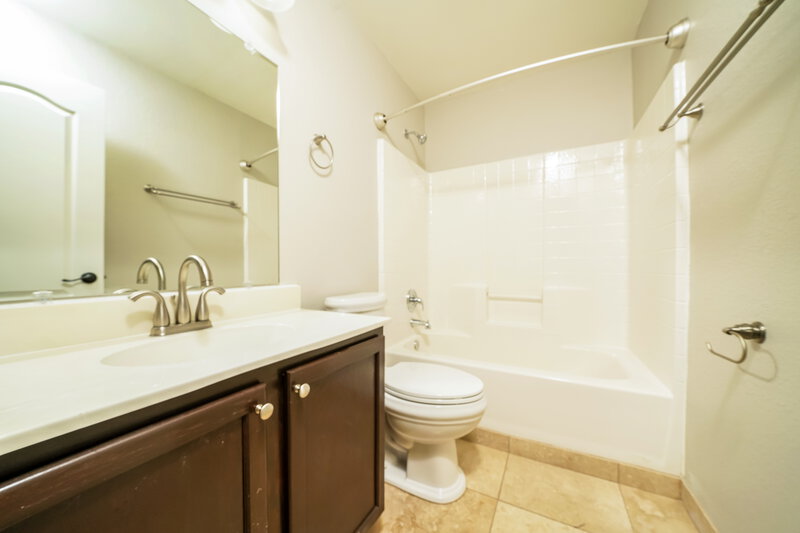 2,670/Mo, 1108 Bainbridge Ln Forney, TX 75126 Bathroom View