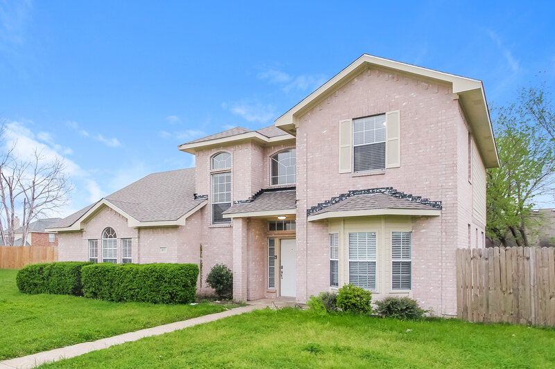 2,535/Mo, 413 Chestnut Ln Desoto, TX 75115 Front View