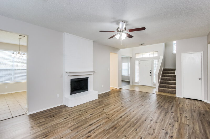 2,535/Mo, 413 Chestnut Ln Desoto, TX 75115 Living Room View 3