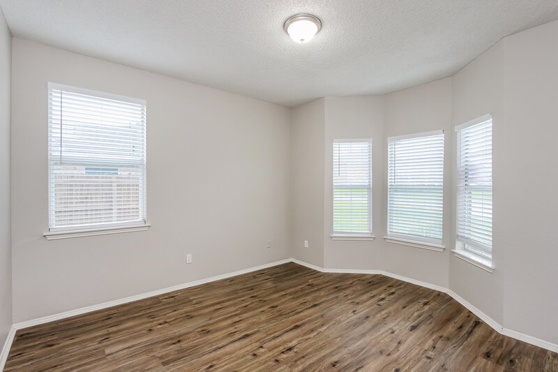 2,535/Mo, 413 Chestnut Ln Desoto, TX 75115 Office View
