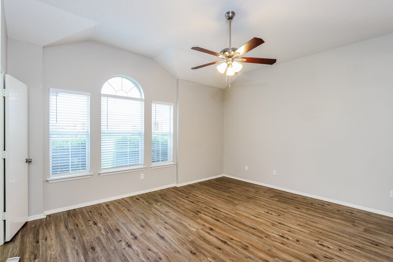 2,535/Mo, 413 Chestnut Ln Desoto, TX 75115 Main Bedroom View