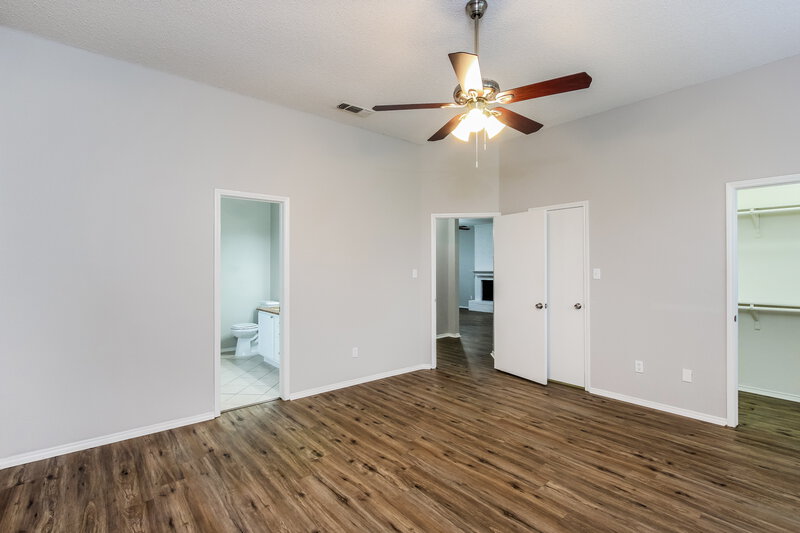 2,535/Mo, 413 Chestnut Ln Desoto, TX 75115 Main Bedroom View 2
