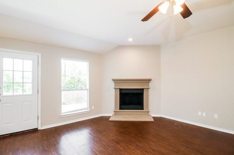 2,055/Mo, 3201 Anysa Ln Denton, TX 76209 Living Room View 2