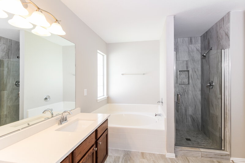 2,055/Mo, 3201 Anysa Ln Denton, TX 76209 Main Bathroom View