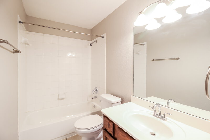 2,055/Mo, 3201 Anysa Ln Denton, TX 76209 Bathroom View
