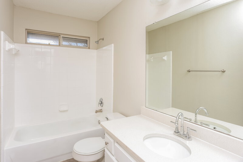 2,580/Mo, 1530 Aberdeen Dr Lancaster, TX 75134 Bathroom View