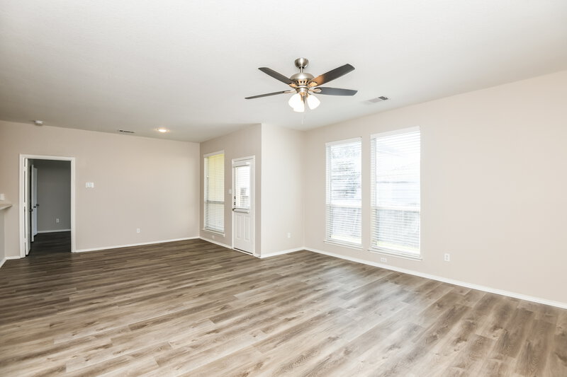 1,935/Mo, 9909 Amaryllis Ln Fort Worth, TX 76108 Living Room View