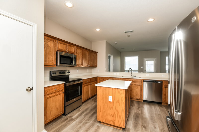 1,935/Mo, 9909 Amaryllis Ln Fort Worth, TX 76108 Kitchen View