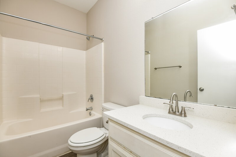 1,935/Mo, 9909 Amaryllis Ln Fort Worth, TX 76108 Bathroom View