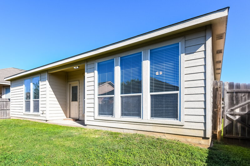 1,935/Mo, 9909 Amaryllis Ln Fort Worth, TX 76108 Rear View
