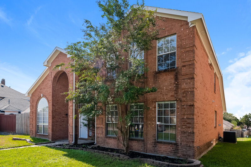 2,340/Mo, 808 Longleaf Dr Desoto, TX 75115 Front View