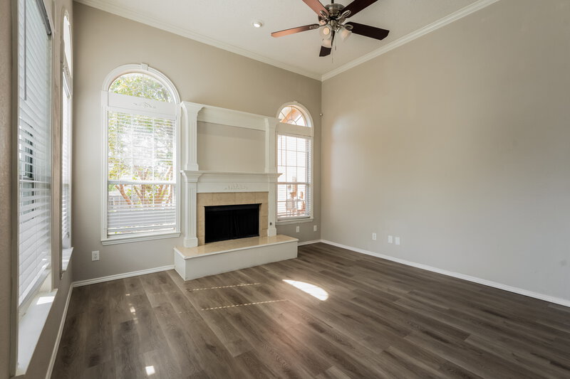 2,340/Mo, 808 Longleaf Dr Desoto, TX 75115 Living Room View