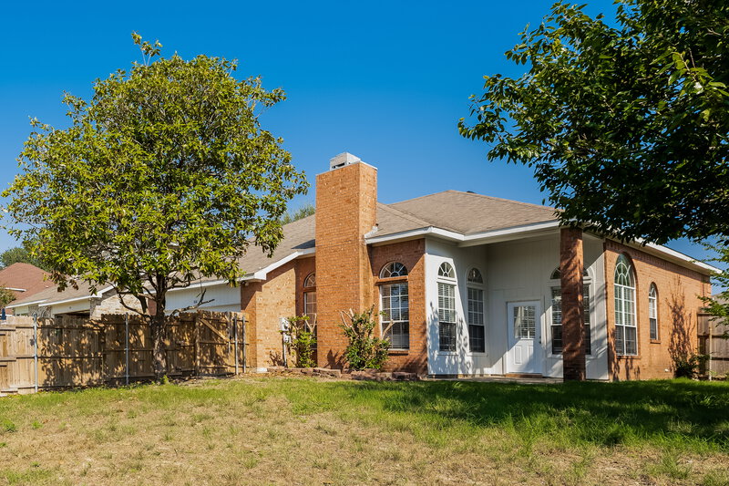 2,340/Mo, 808 Longleaf Dr Desoto, TX 75115 Rear View 2