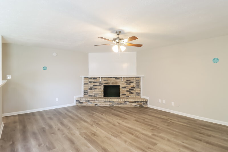 1,965/Mo, 6909 Fallbrook Ct Fort Worth, TX 76120 Living Room View 2