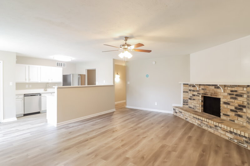 1,965/Mo, 6909 Fallbrook Ct Fort Worth, TX 76120 Living Room View 3