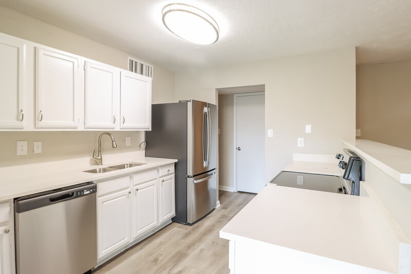 1,965/Mo, 6909 Fallbrook Ct Fort Worth, TX 76120 Kitchen View