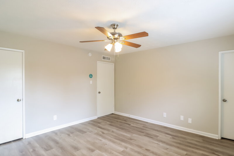 1,965/Mo, 6909 Fallbrook Ct Fort Worth, TX 76120 Main Bedroom View