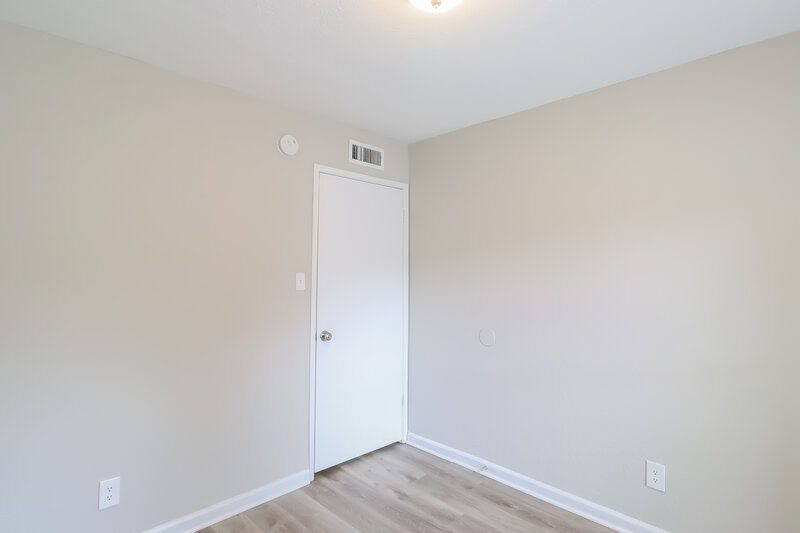 1,965/Mo, 6909 Fallbrook Ct Fort Worth, TX 76120 Bedroom View