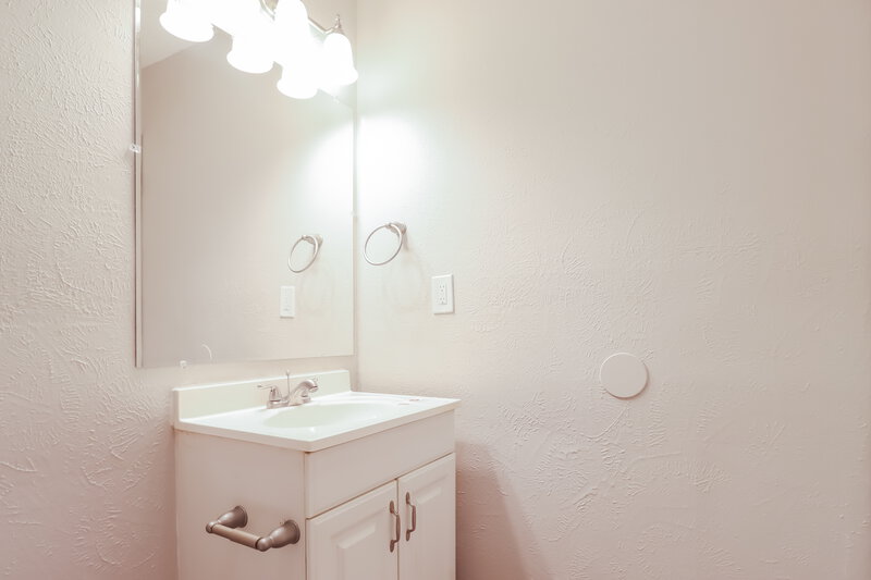 1,965/Mo, 6909 Fallbrook Ct Fort Worth, TX 76120 Bathroom View 2