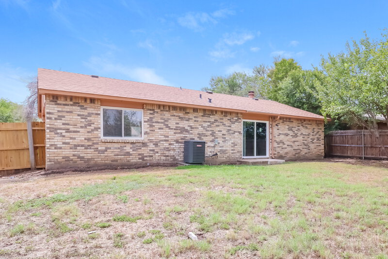1,965/Mo, 6909 Fallbrook Ct Fort Worth, TX 76120 Rear View 2