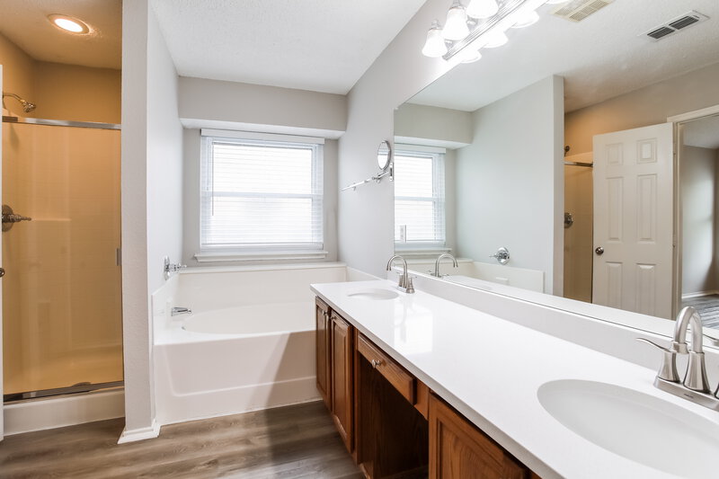2,390/Mo, 3913 Silver Springs Dr Fort Worth, TX 76123 Main Bathroom View