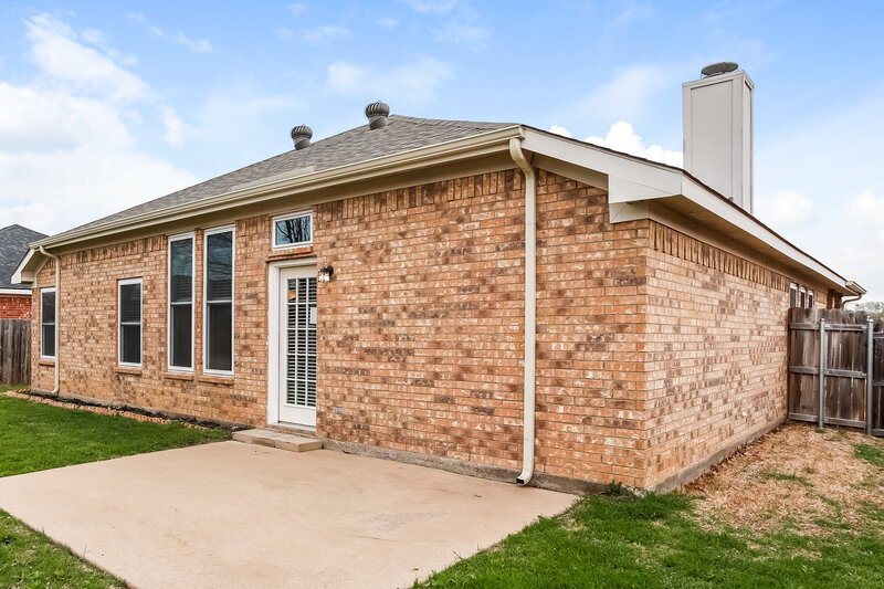 2,390/Mo, 3913 Silver Springs Dr Fort Worth, TX 76123 Rear View
