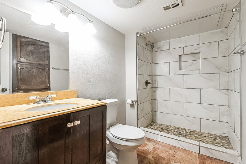 2,165/Mo, 624 Carl C Senter St Forney, TX 75126 Bathroom View