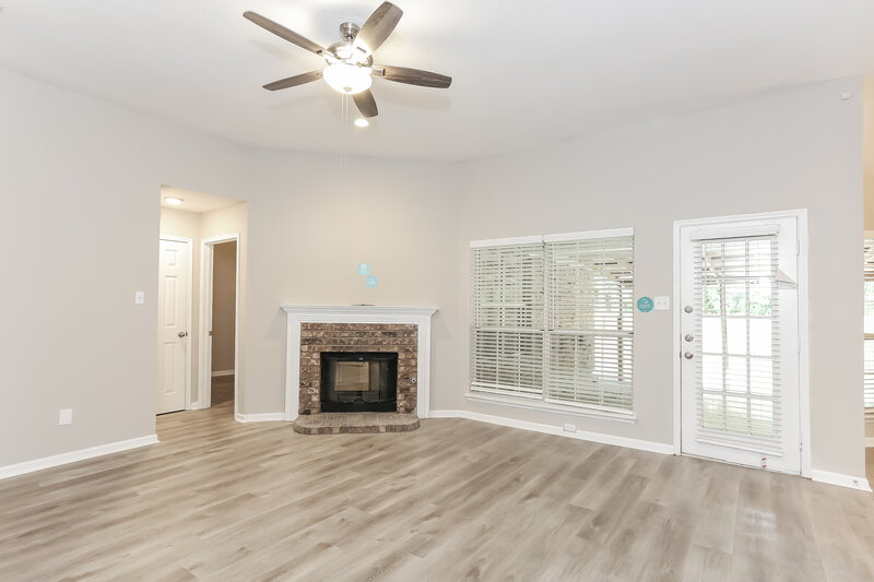 2,555/Mo, 434 Windhurst Dr Grand Prairie, TX 75052 Living Room View