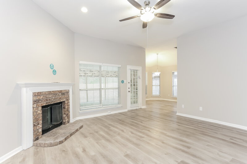 2,555/Mo, 434 Windhurst Dr Grand Prairie, TX 75052 Living Room View 2