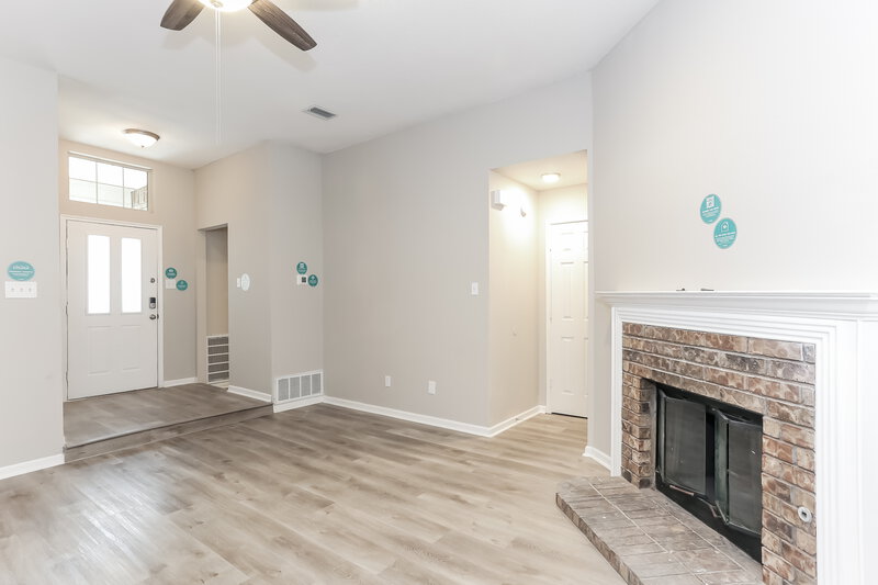 2,555/Mo, 434 Windhurst Dr Grand Prairie, TX 75052 Living Room View 3